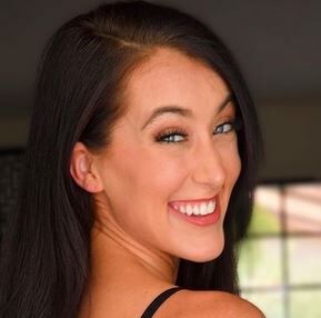 Who Is Vivian Fox? Biography, Wiki, Net Worth, Age, Career, Boyfriend