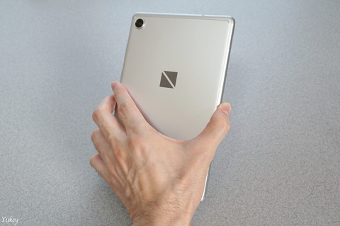 220718NECLavieTab8_BackInHand