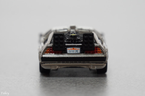 200705TomicaPU_DeLorean_Rear