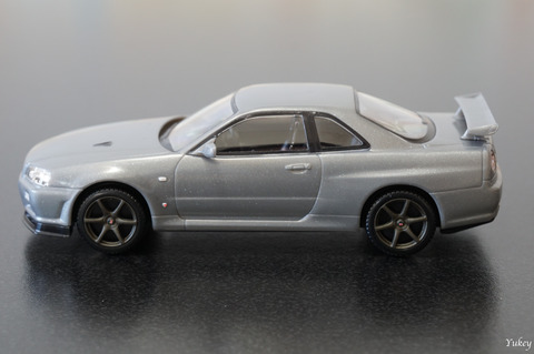 220104R34GTR_Black_Leftsidet