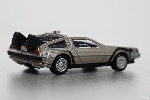 200705TomicaPU_DeLorean_RightRear