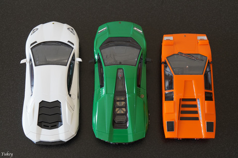 240813LamborghiniCountachesAndAventadorRooftops