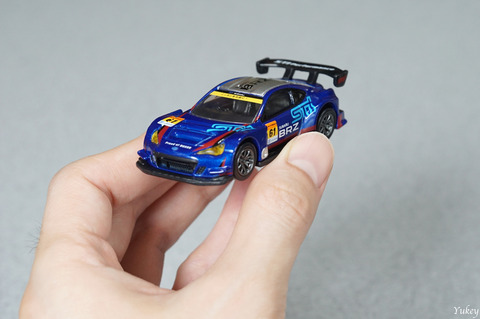 220607TomicaSubaruBRZinHand