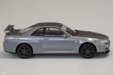 220104R34GTR_White_RightSide
