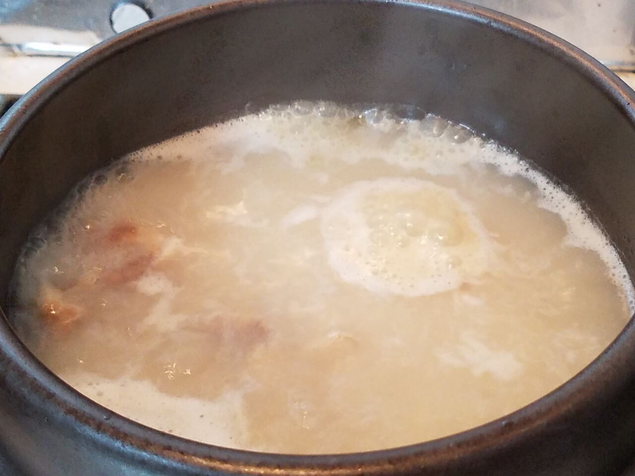 韓国のグルメ テールスープ꼬리곰탕 韓国語講師 情熱 白 先生 のアツアツ韓国世界