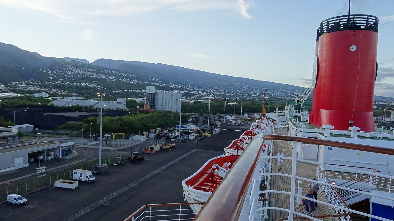 船旅２２日目 レユニオン島に入港 風薫る散歩道