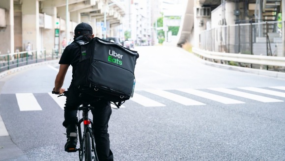 ウーバーイーツ配達員「車のマナーが悪すぎる！」