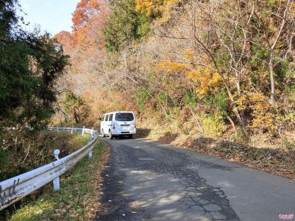「運転に自信がないヤツは立ち去れぃ」、狭すぎる険道「神奈川県道518号」に試されてみた