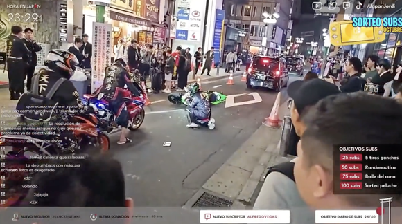 【悲報】ハロウィンの渋谷でウィリーしたバイクがタクシーに追突してしまう