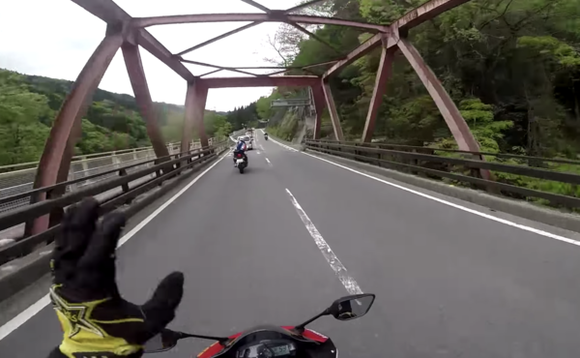 バイク乗ってたらジジイがヤエーしてきてキモすぎワロタ