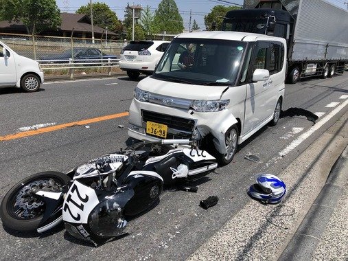 70万で買ったバイクが3日でオカマ掘られて保険屋が25万補償してくれるってさ