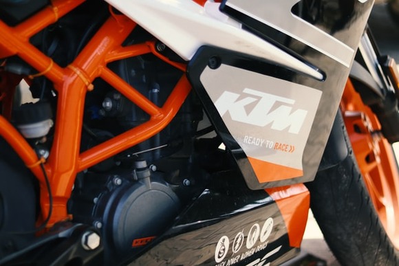 「KTM」という謎のメーカー、急成長で国産バイクメーカーに肉薄する