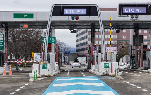 【悲報】ヤクザさん、もう高速道路にも乗れないと咽び泣く