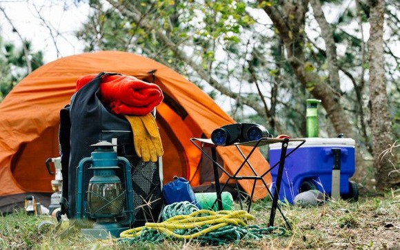【悲報】ソロキャンプの男性、20分くらい目を離したすきにキャンプ道具を10数万円分盗まれる