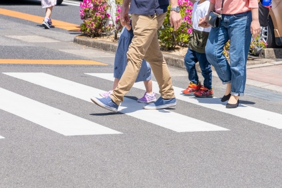 なんで歩行者や自転車って信号守らんの？