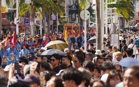 沖縄の観光客が過去最多の823万人に、国内客はコロナ前を上回り過去最多