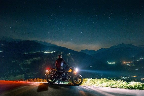 夜にバイクで走るの面白すぎワロタｗｗｗｗｗｗｗｗｗ