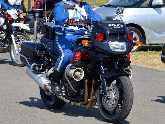 960px-Tokyo_Metropolitan_Police_Department_Suzuki_GSF1200P_Black