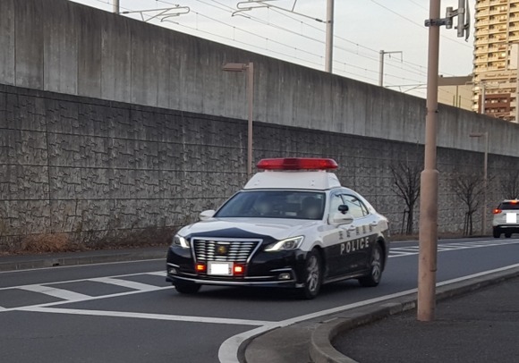 交通違反して反対車線にパトカーいたけど切り抜けてワロタｗｗｗｗｗｗ