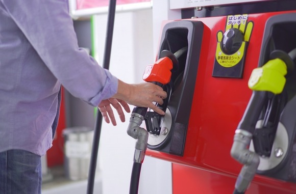 ガソリン価格が156円→161円→185円と2日で約30円値上げ、訪れた客「先週入れておけば…」「びびるくらい上がった」
