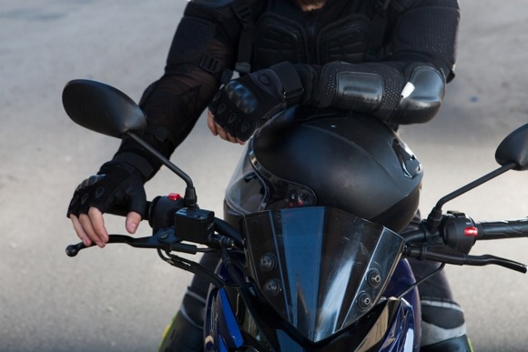 バイク乗るためのブーツとプロテクターだけで「8万円」飛ぶという現実ｗｗｗｗｗｗｗ