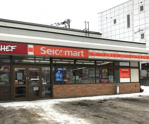 ワイ、北海道で見た謎のコンビニに震える