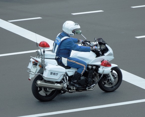 東京マラソン「コース間違い」した白バイ隊に不要論、「バイクの後ろで排ガス吸いながら走らされるランナーはたまらんだろう」