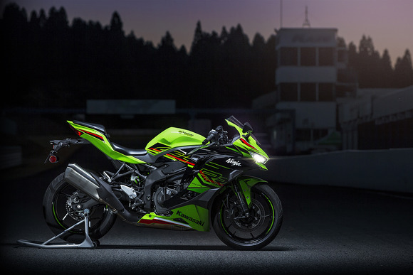 カワサキ、4気筒400ccスーパースポーツモデル「Ninja ZX-4RR」を発表