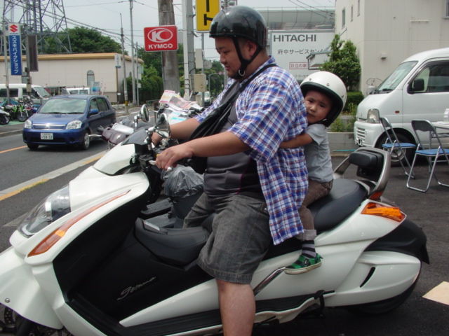 原付二種とやらに子供と二人乗りしたいんだけど バイク速報