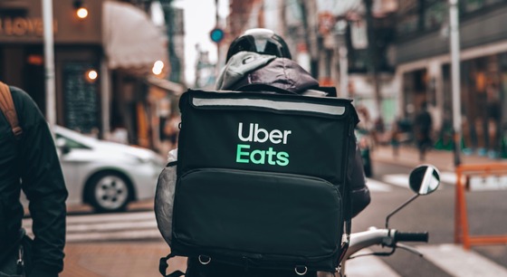 Uber Eats配達員による労働組合「ウーバーイーツユニオン」、報酬3割 