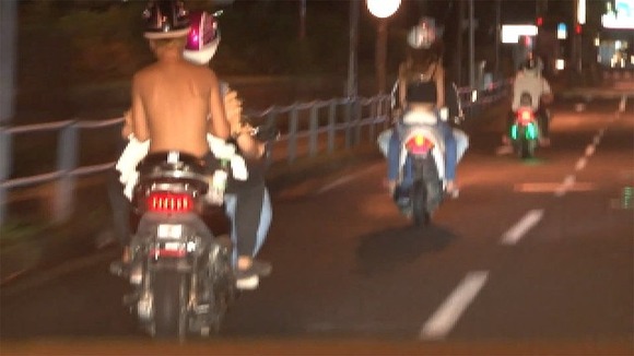 バイクで暴走の少女ら「パトカーとの戦いでテンションが上がった」「捕まえてみろよという気持ちで暴走した」