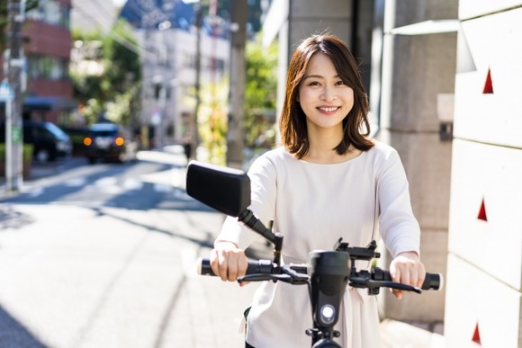 女さん、電動キックボードで大型国道を走ってしまう