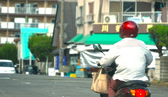 普通車「原付が右側車線変更しようとしてるな…せや！加速して邪魔したろ！」←これなんなん？