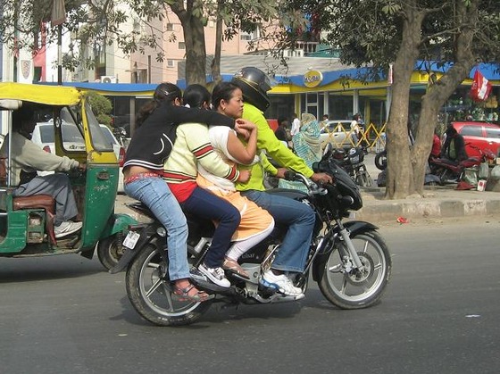 バイクで合法4人乗りする人が皆無な理由