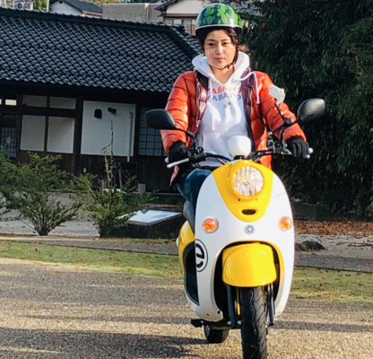藤原紀香、出川哲朗と2ショット＆“スイカヘルメット”でバイク運転する姿の投稿に驚きの声続々