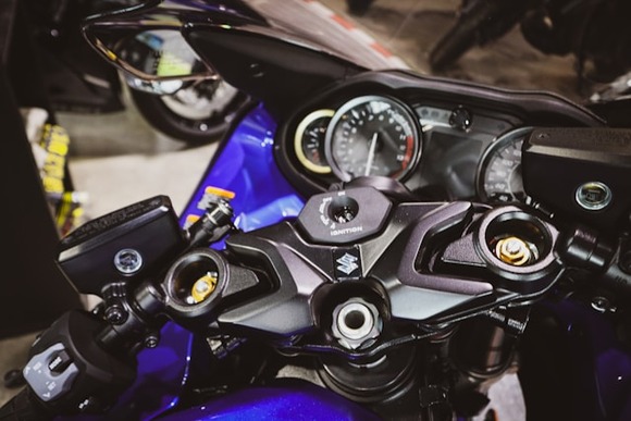 ronnzy-moto-FoqNU8cGzFk-unsplash