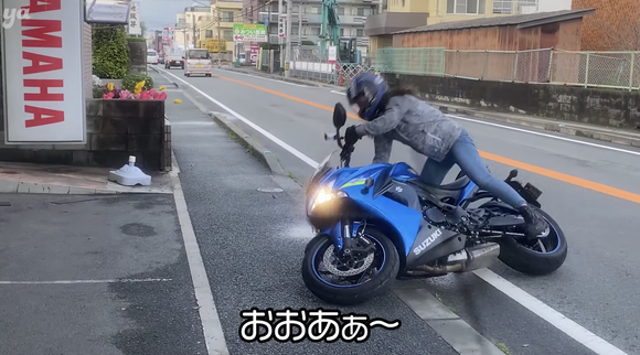 敵「バイクは最初はみんな一度は絶対こけるからから覚悟しておけ」俺「マジかよ」