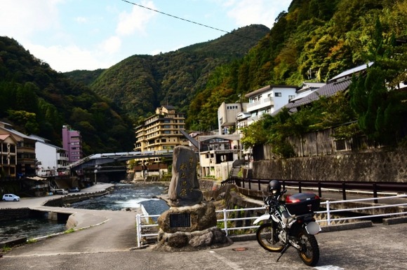 温泉旅館とか泊まっても1人なら一瞬で飽きるよな？