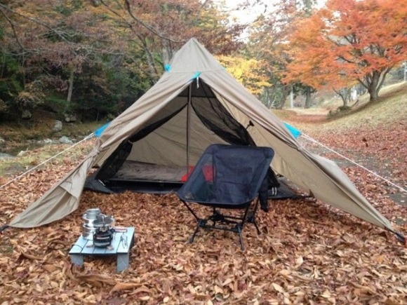 【悲報】ワイキャンプ初心者、高級テントを試したくてキャンプに行くも現在寒さで凍えまくる…