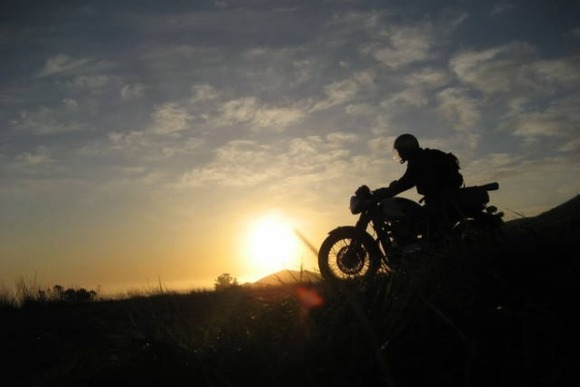 友達いないから一人でバイク乗ってるけど