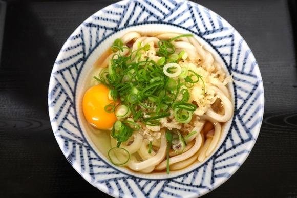 【悲報】ワイ、期待に胸を膨らませて香川旅行に行くも「うどんの味は普通」で泣く