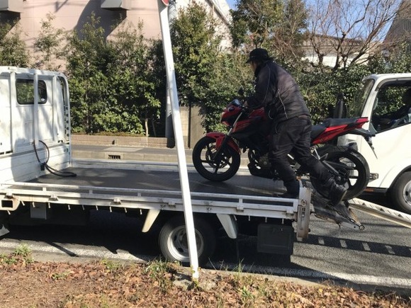 ナンバーなしのバイクを10キロ離れた自宅まで持って帰る方法ってある？