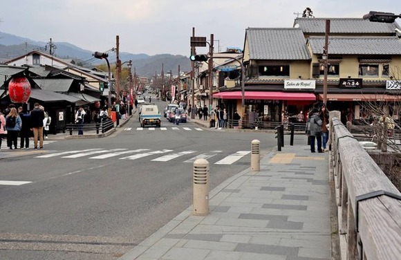 京都民「こんな時だから修学旅行に来ておくれやす」ワイ「きたっ…！」