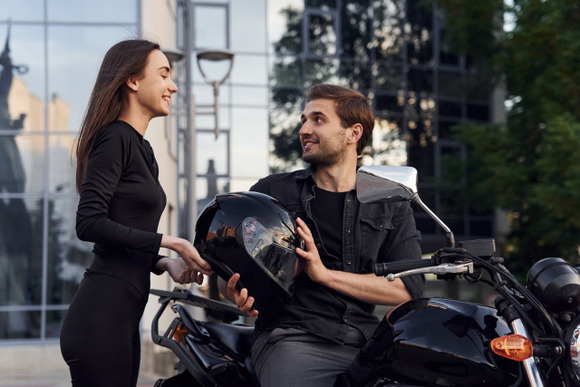 バイク乗ってるんやが女にモテない