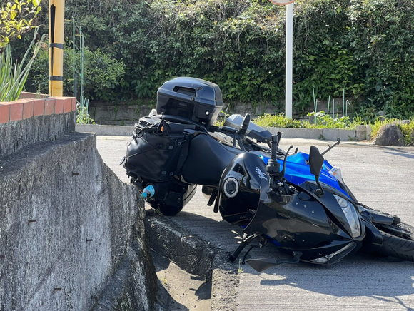 【悲報】バイクの立ちごけでレッカーを呼んだ人がボロクソに叩かれてしまう