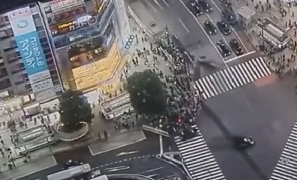 渋谷で改造車が人の列に突入、少なくとも8人が跳ねられる