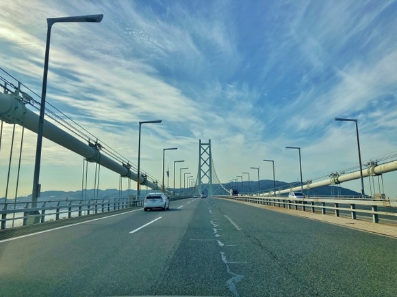バイク乗りに聞きたいけど、明石海峡大橋とか瀬戸大橋みたいな長い橋って怖くないの？