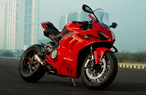 cartist-sarvam-99xjsVg_W8U-unsplash