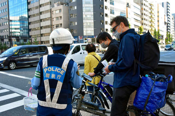 「モペットは原付きバイク、免許が必要」警視庁が集中取り締まり