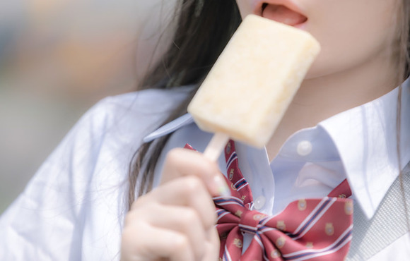 女だけどソフトクリーム食べてるｗｗｗｗｗｗｗｗｗｗｗｗｗｗｗｗ